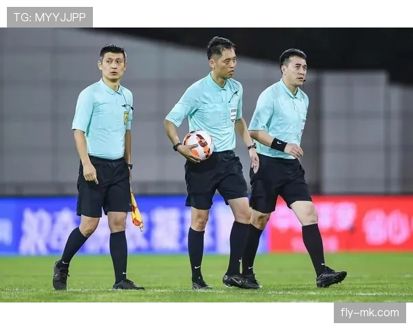 裁判重拳出击！最新足球赛事判罚引发广泛争议