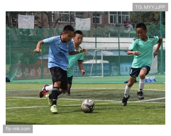 逆境中绽放荣耀：足球健儿以坚持与信念诠释实力与韧性