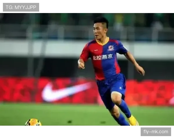 足球队开启冬训新篇章,全面提升技战术水平与团队竞争力 足球队开启冬训新篇章,全面提升技战术水平与团队竞争力