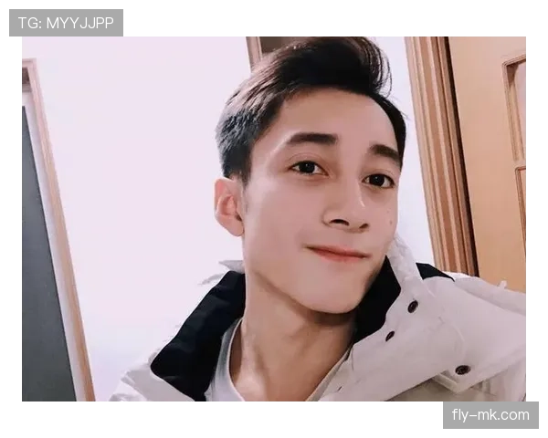 练俊杰家的冰箱里塞满蛋白粉，邻居以为他开健身房